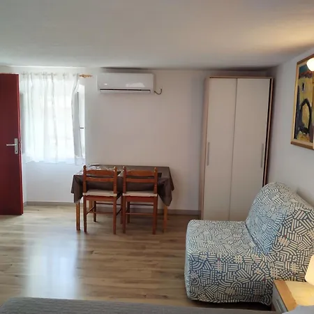 Apartments Nevija Valun Exterior photo